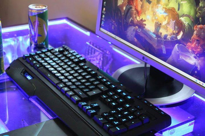 Radioactive LAN 5 - S7 Desk 2014 - By S7 design