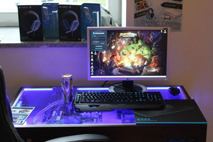 Radioactive LAN 5 - S7 Desk 2014 - By S7 design