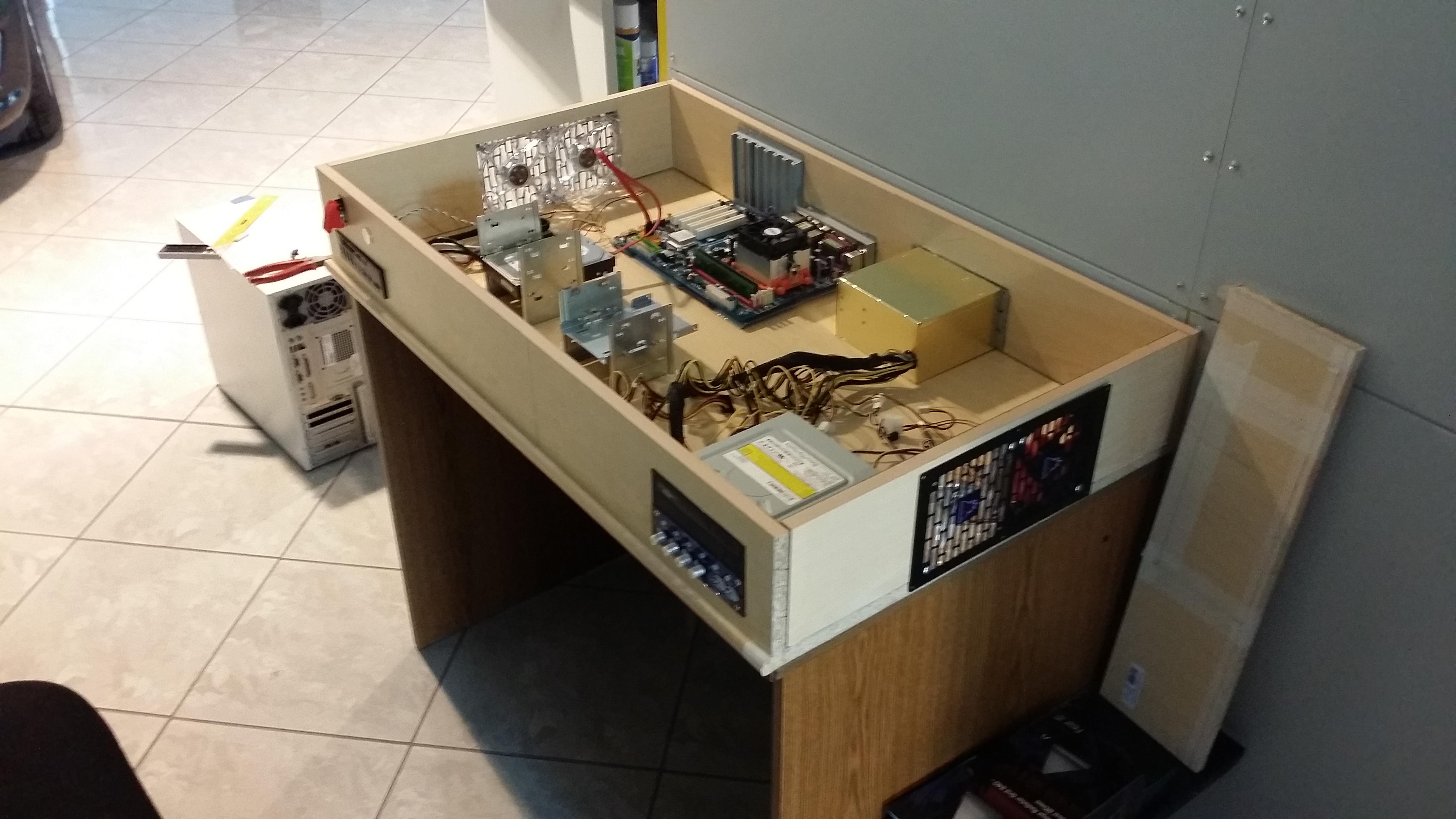 S7 Desk 2014 - By S7 design