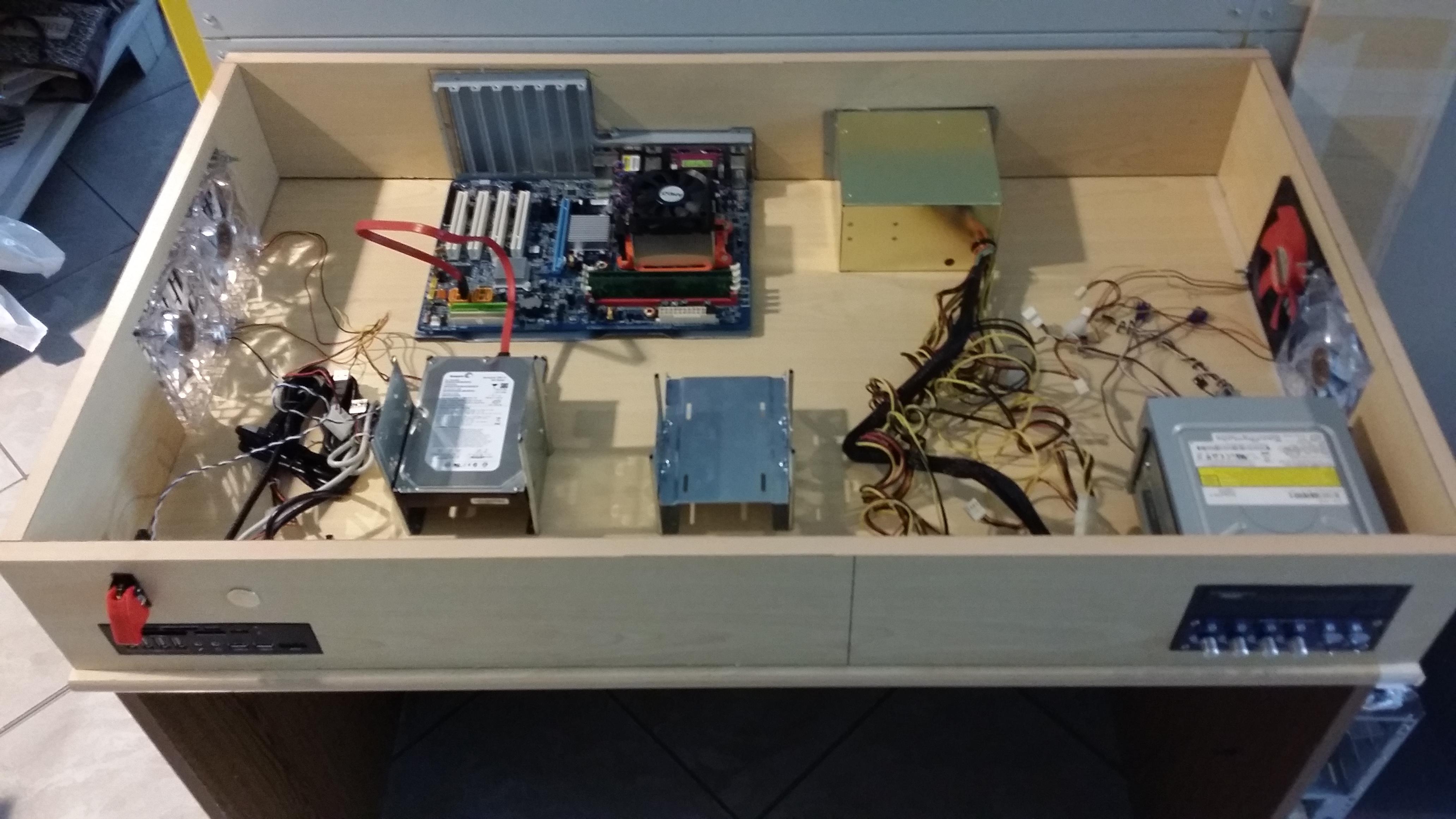 S7 Desk 2014 - By S7 design