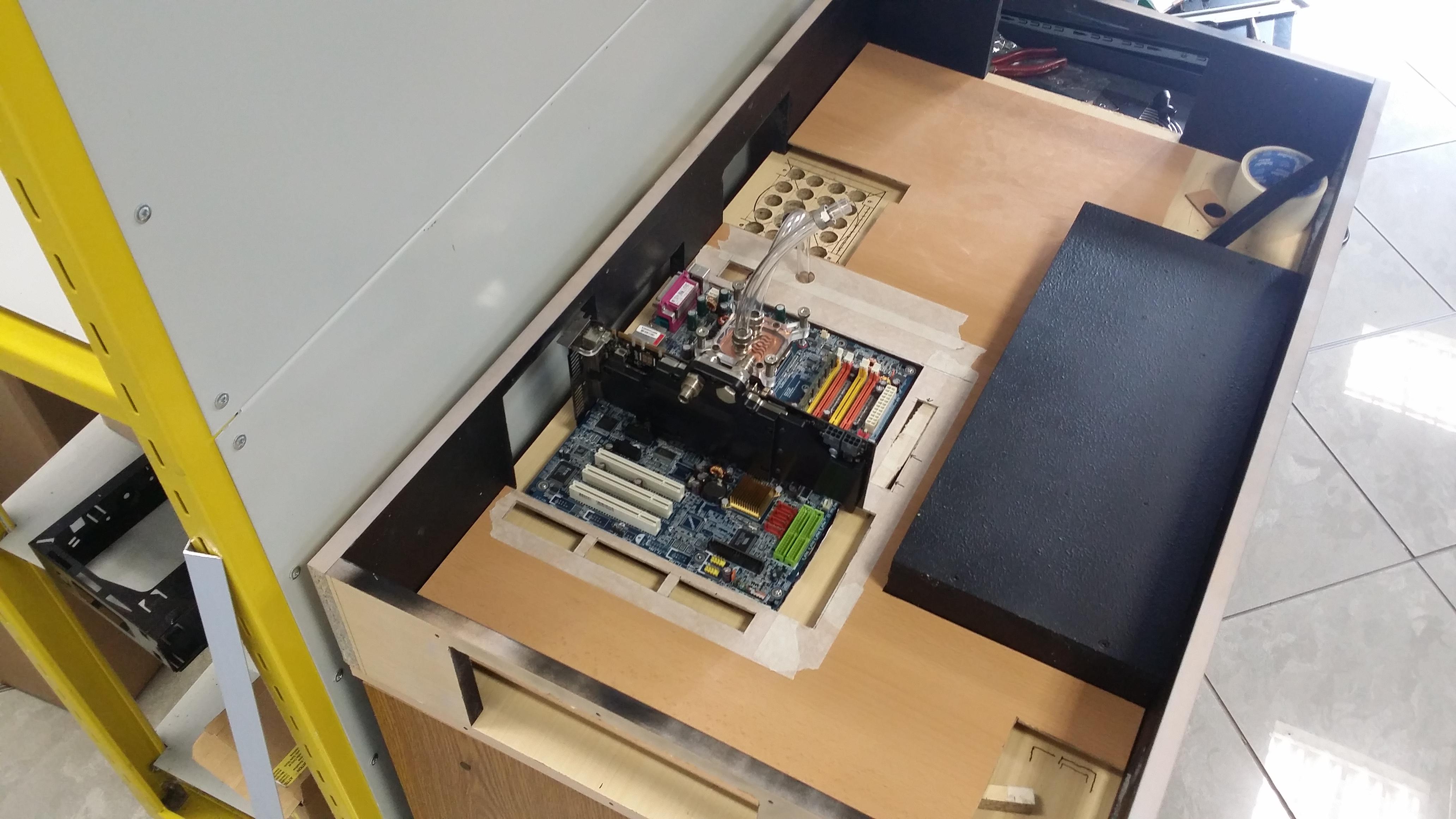S7 Desk 2014 - By S7 design
