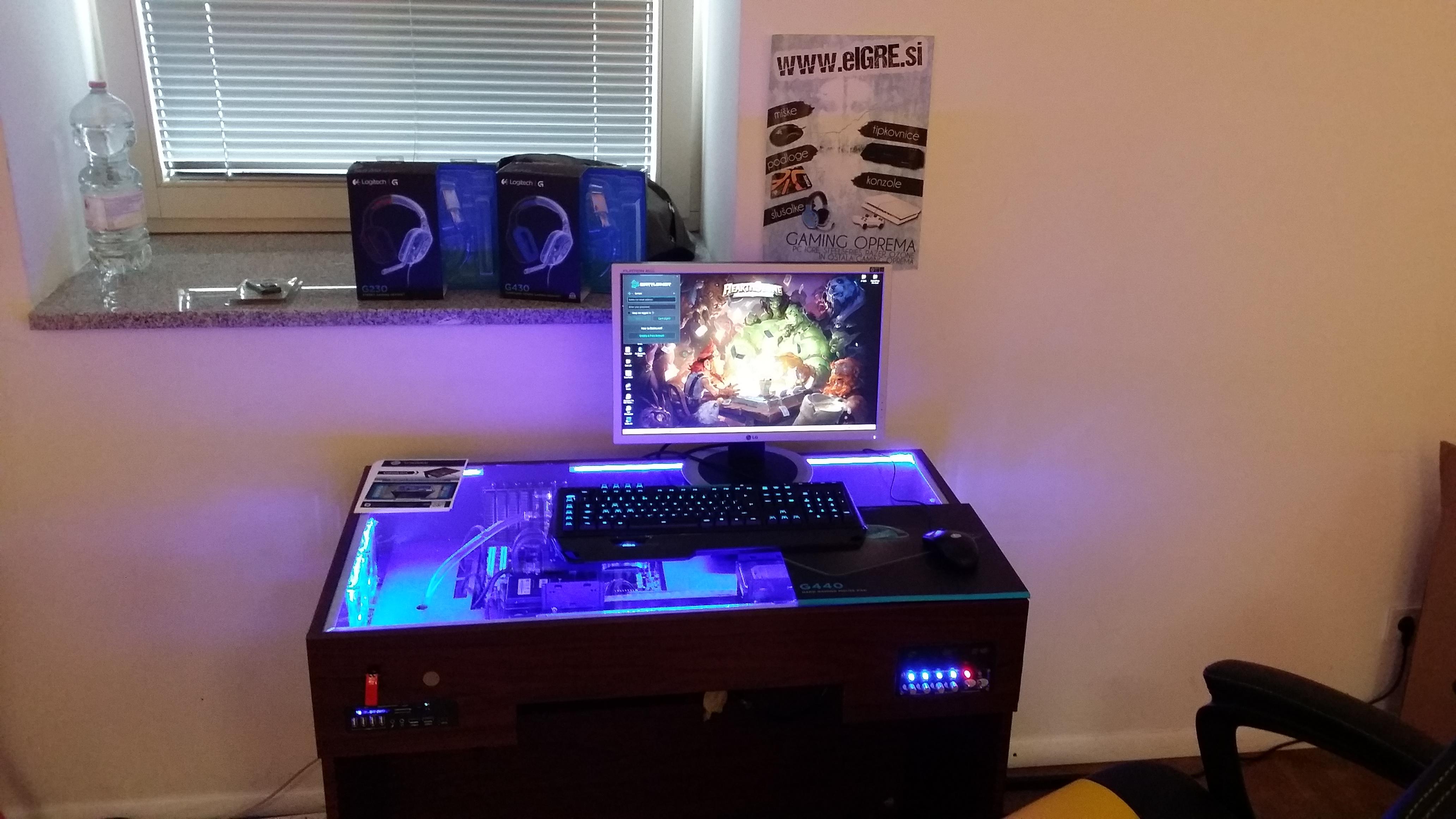 Radioactive LAN 5 - S7 Desk 2014 - By S7 design