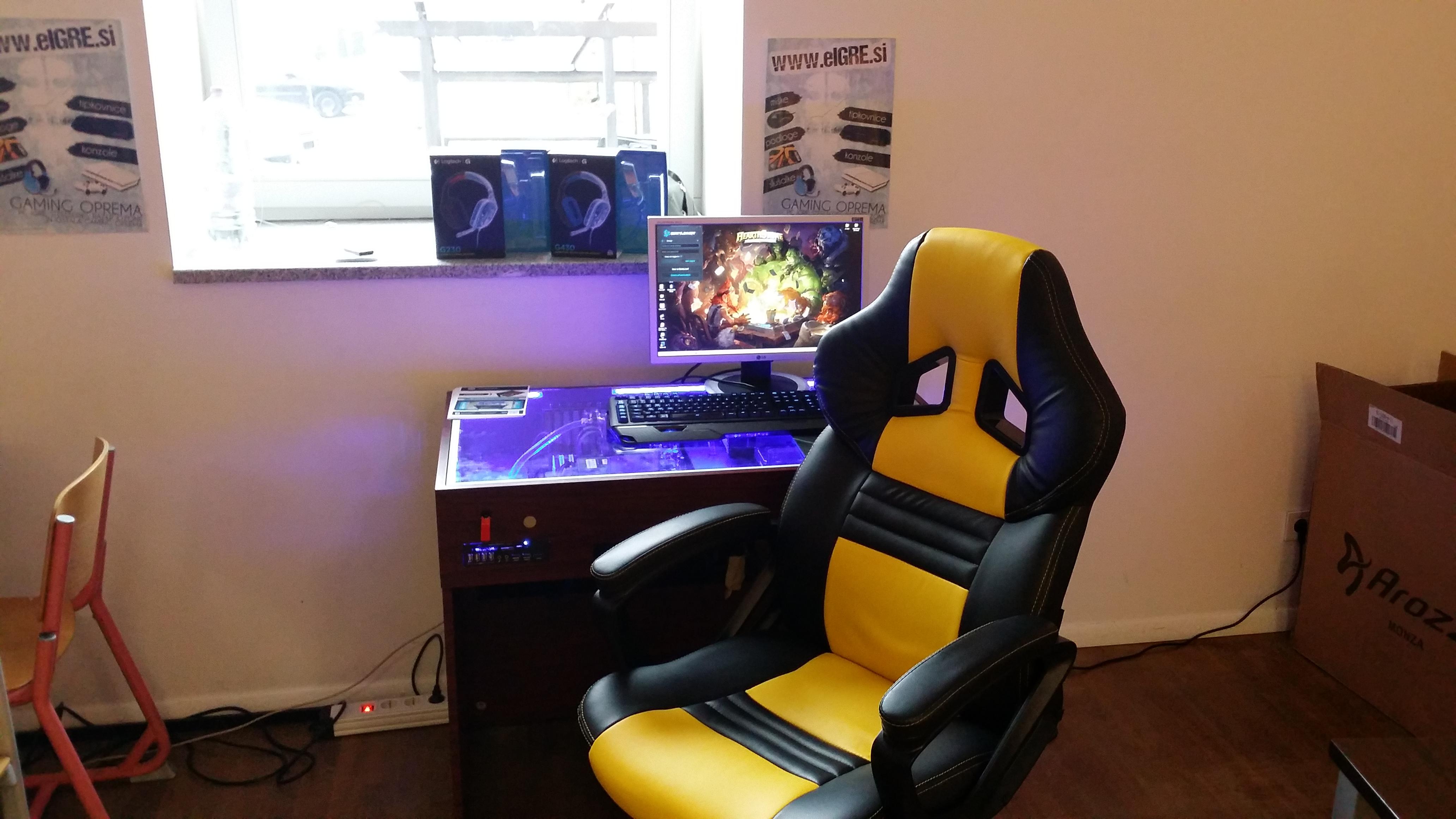 Radioactive LAN 5 - S7 Desk 2014 - By S7 design