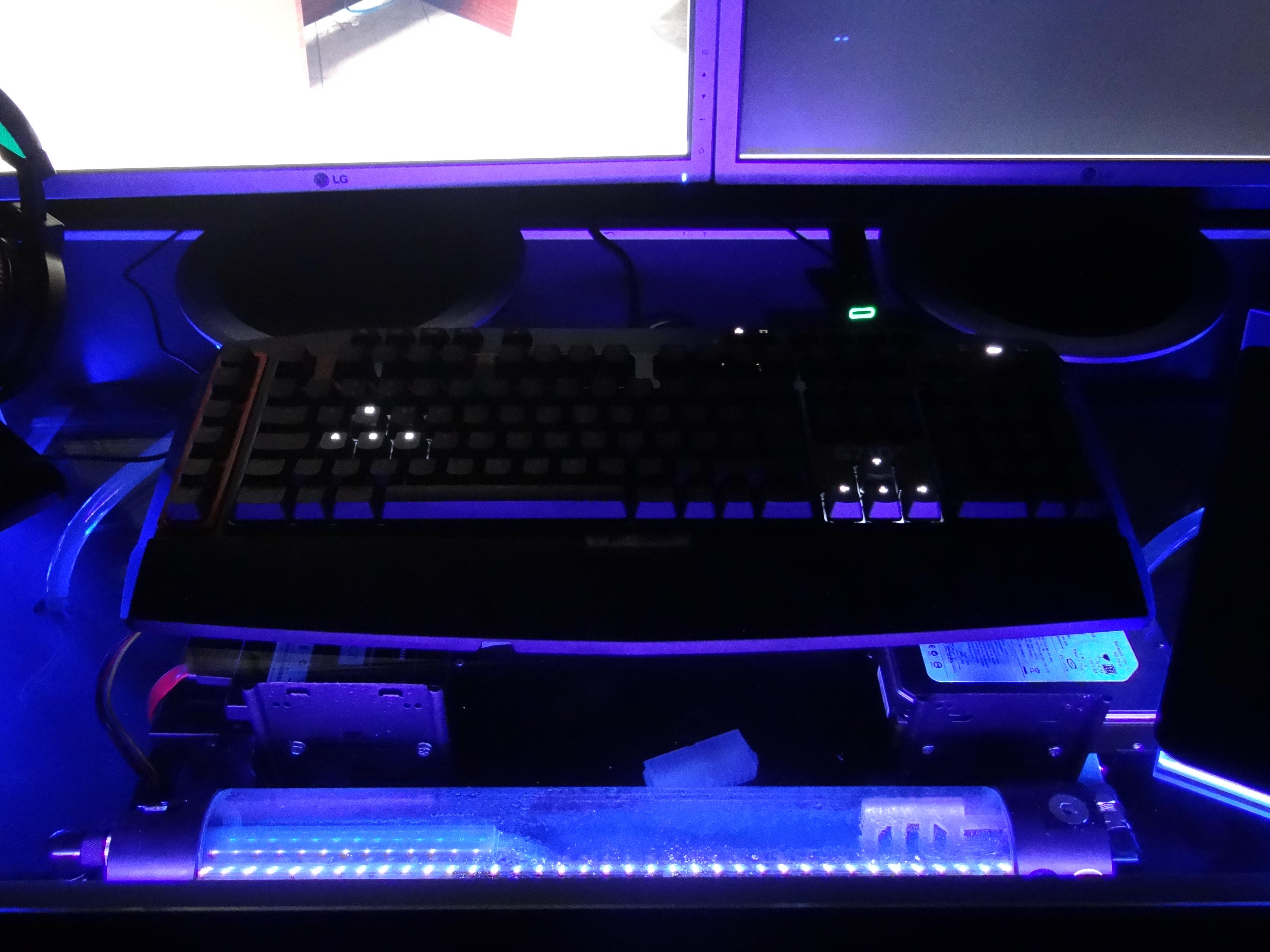 S7 Desk 2014 - By S7 design