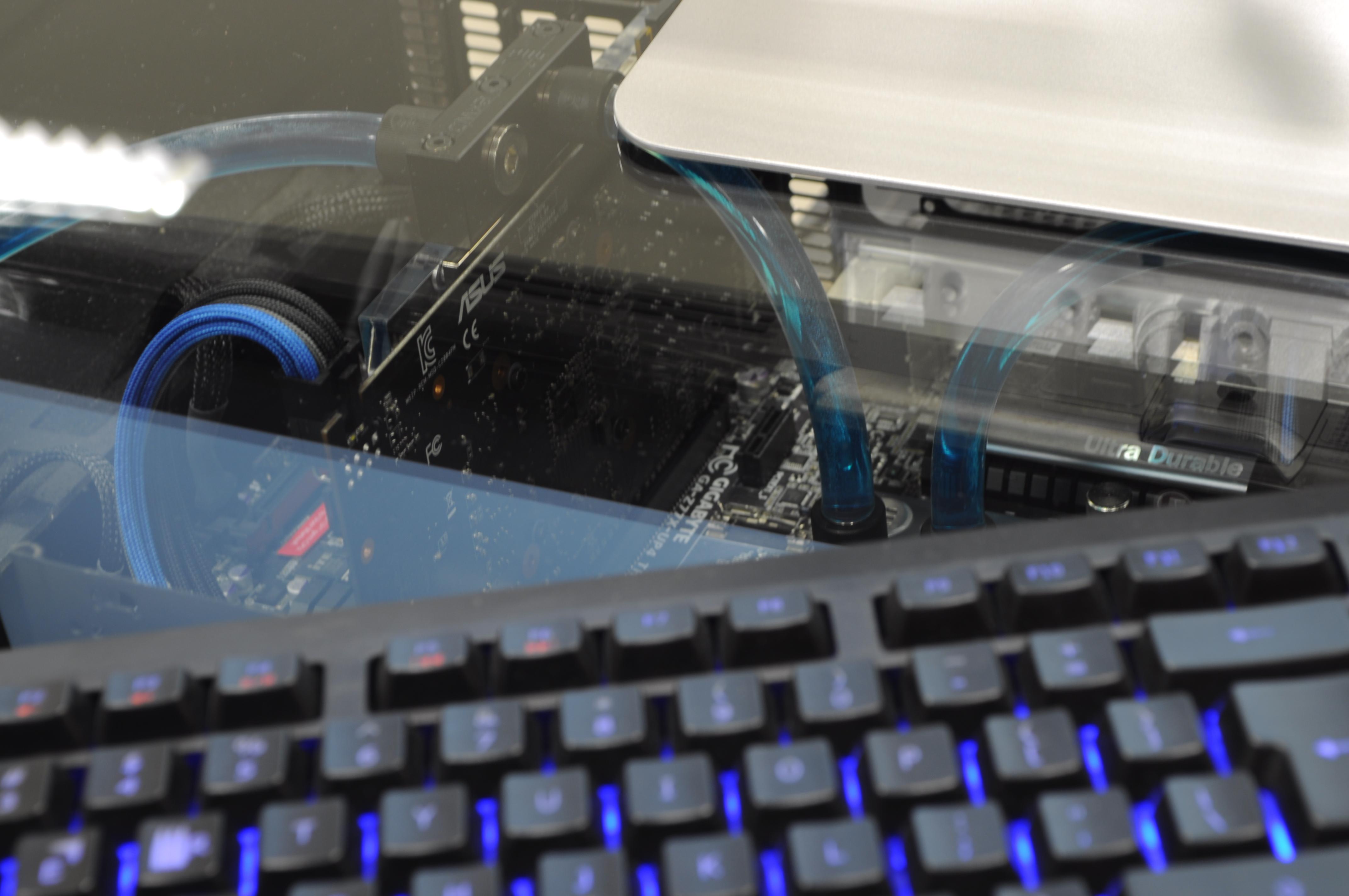 S7 Desk 2014 - By S7 design