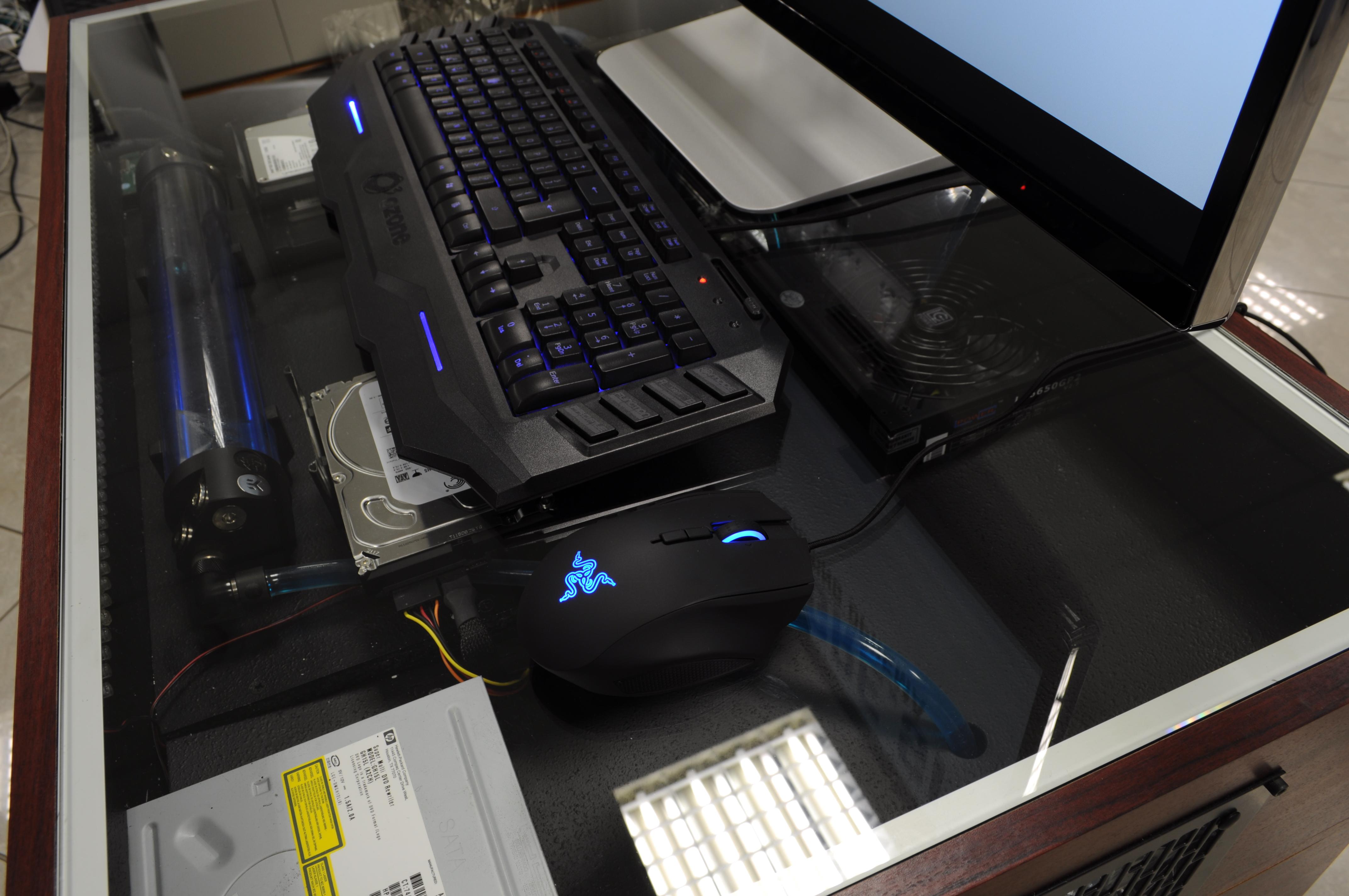 S7 Desk 2014 - By S7 design